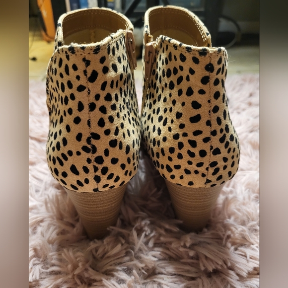 Size 9 Cheetah Print Wedge Heels - Picture 4 of 6